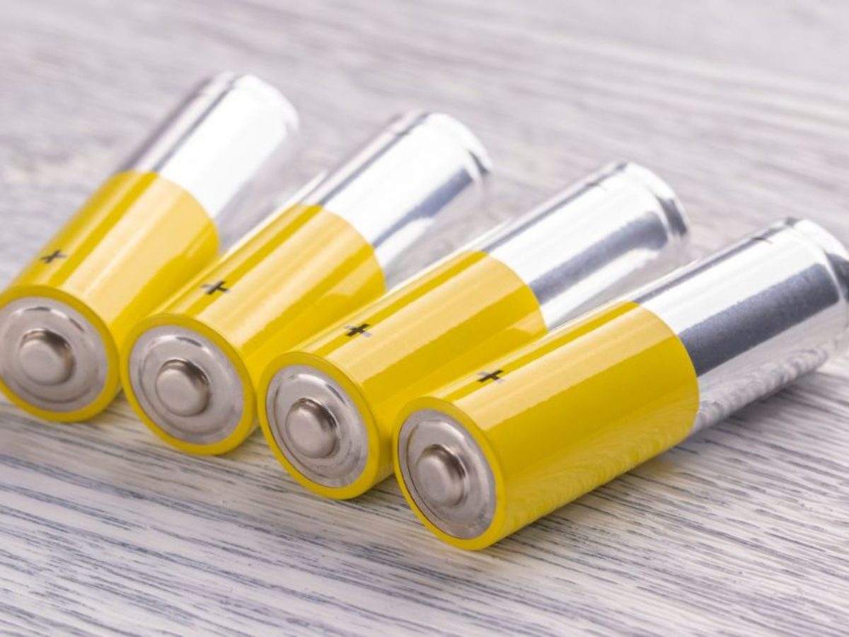 Duracell Optimum vs Energizer Lithium: 5 Key Differences